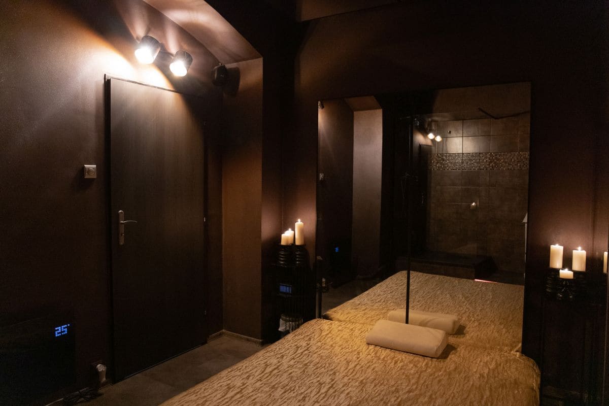 CandyShop AFTER DARK salon interior